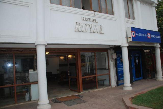 Hôtel Royal à Ahmedabad Extérieur photo