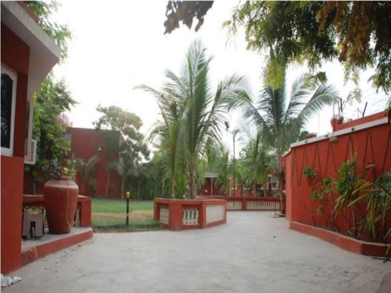 Hôtel Royal à Ahmedabad Extérieur photo