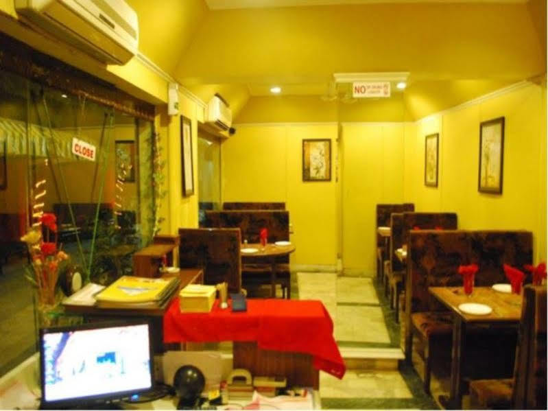Hôtel Royal à Ahmedabad Extérieur photo